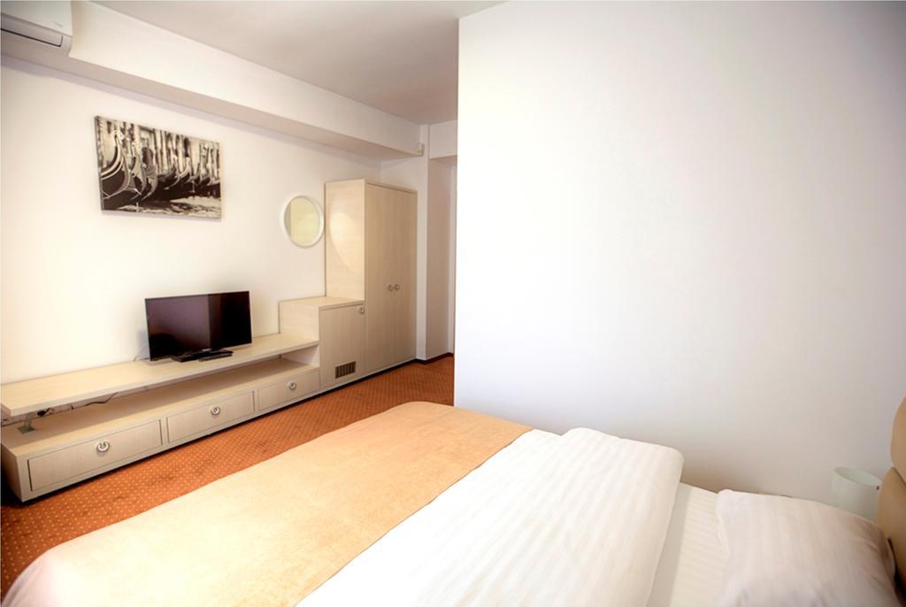 Hotel Thomas Bukarest Zimmer foto